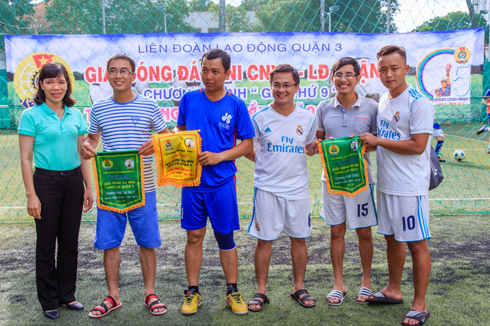 Đội bóng Hòa Bình á quân giải bóng đá Tháng công nhân