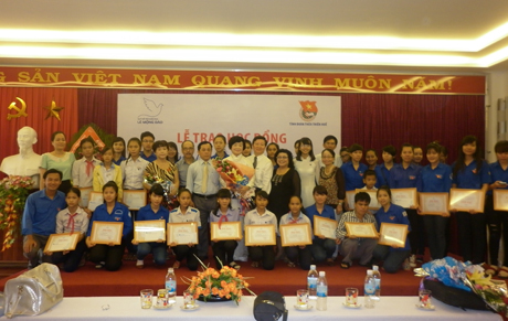 Trao 163 suất học bổng Lê Mộng Đào tại tỉnh Thừa Thiên Huế