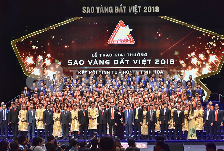 Tập đoàn Xây dựng Hòa Bình được chọn Top 10 Sao Vàng Đất Việt 2018 - 1