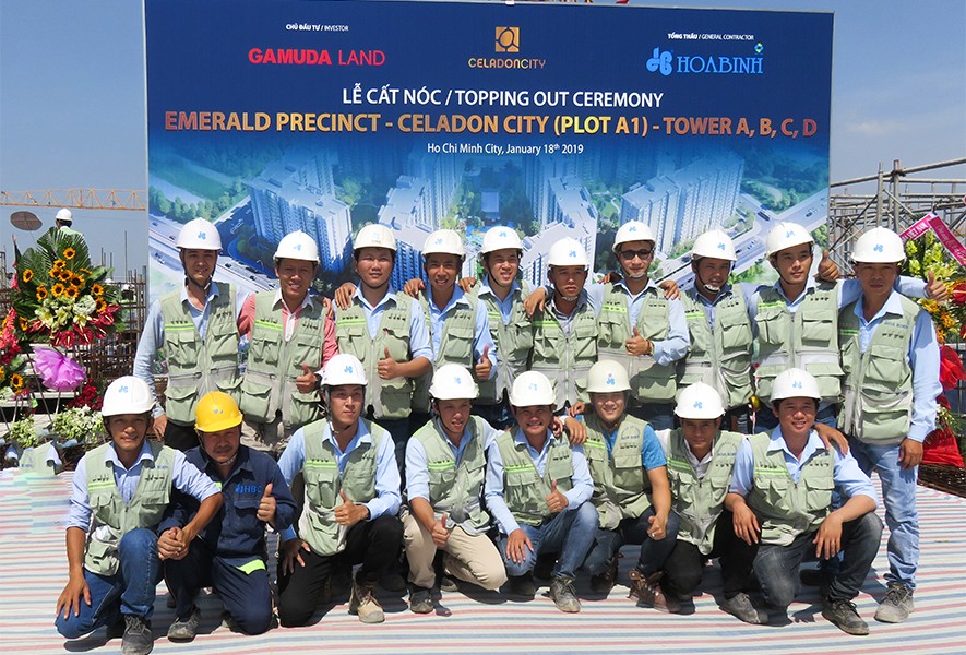 Tập đoàn Xây dựng Hòa Bình cất nóc dự án Celadon City vượt tiến độ
