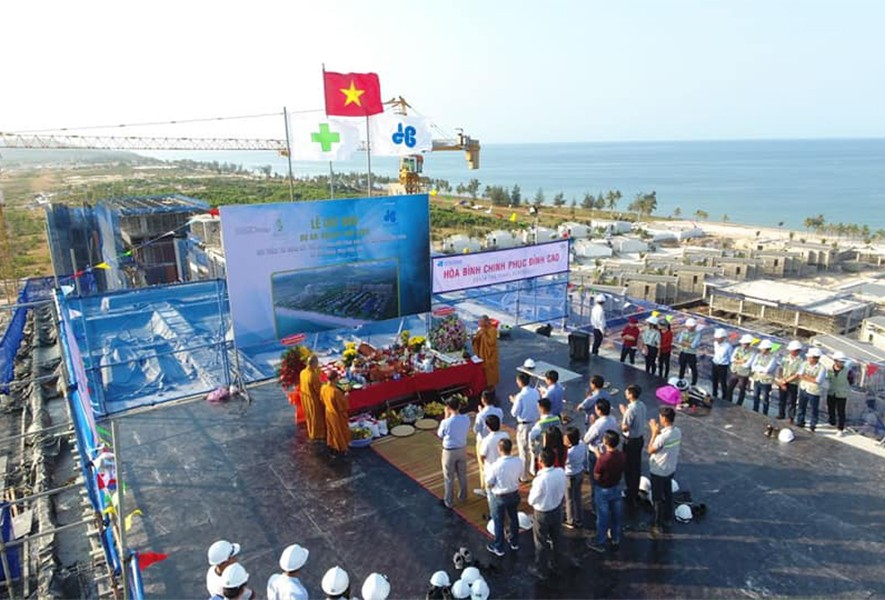 Tập đoàn Xây dựng Hòa Bình cất nóc công trình Khách sạn Sky Villa Phú Quốc