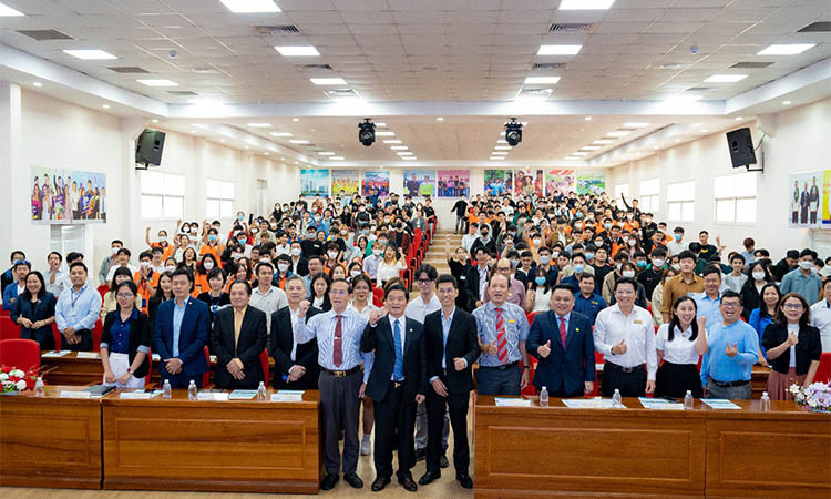 Sinh viên HUTECH học từ Chủ tịch Tập đoàn xây dựng Hòa Bình Lê Viết Hải