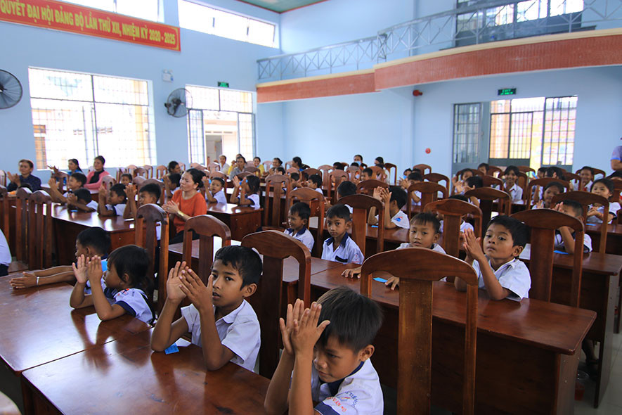 Trung thu cho trẻ em nghèo tại Tây Ninh 