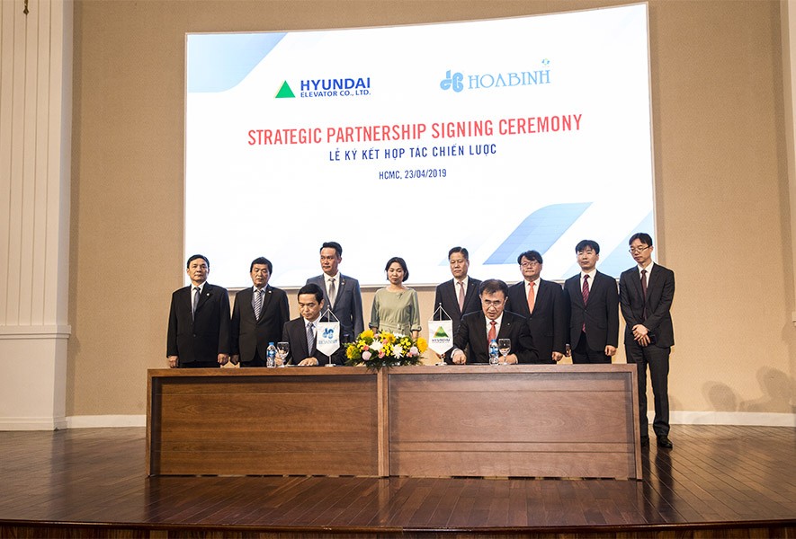 Tập đoàn Xây dựng Hòa Bình ký kết hợp tác chiến lược với Hyundai Elevator
