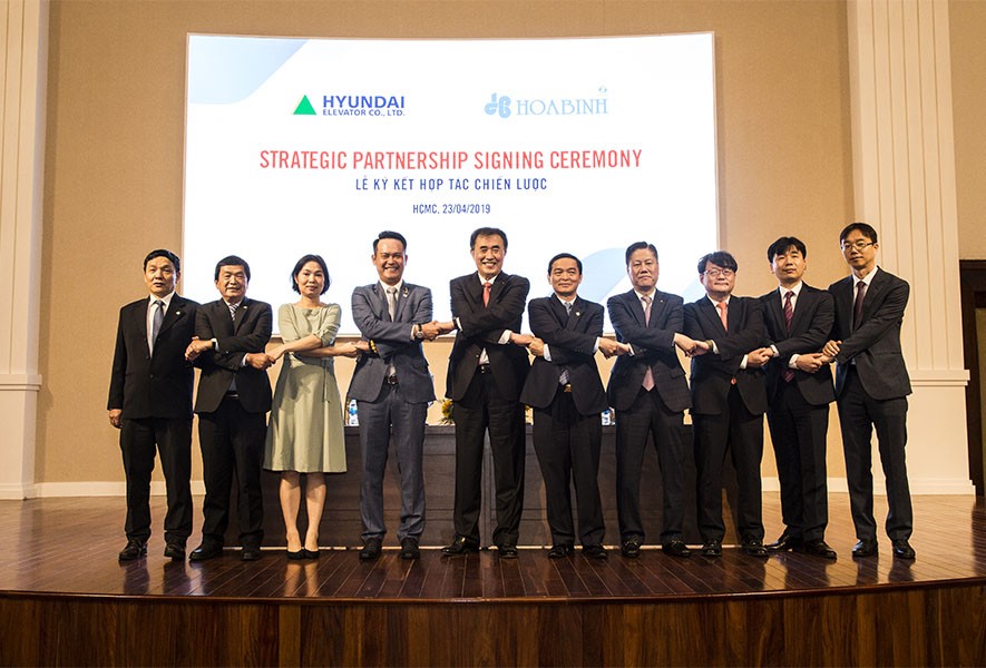 Tập đoàn Xây dựng Hòa Bình ký kết hợp tác chiến lược với Hyundai Elevator