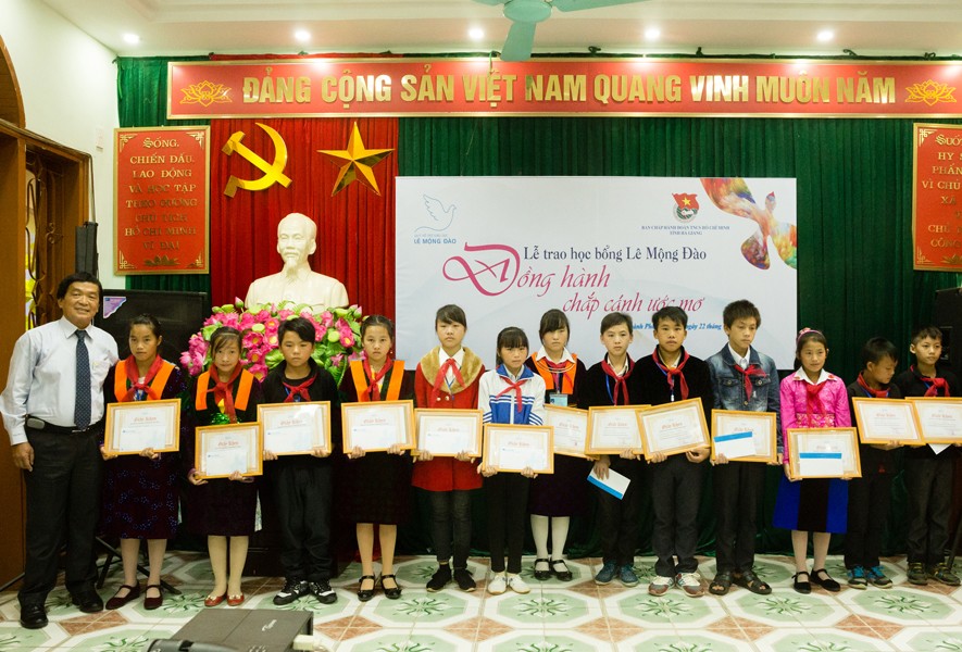 Quỹ Hỗ trợ Giáo dục Lê Mộng Đào: Đồng hành chắp cánh ước mơ ở miền Bắc và Thừa Thiên Huế - 1