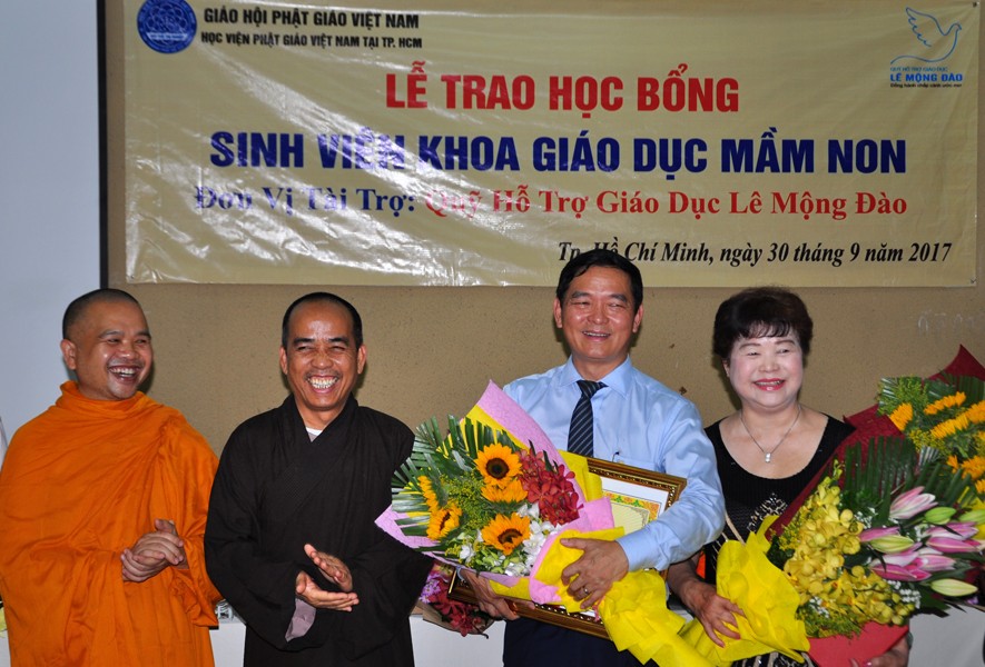 Trao 47 suất học bổng cho Học viện Phật giáo Việt Nam