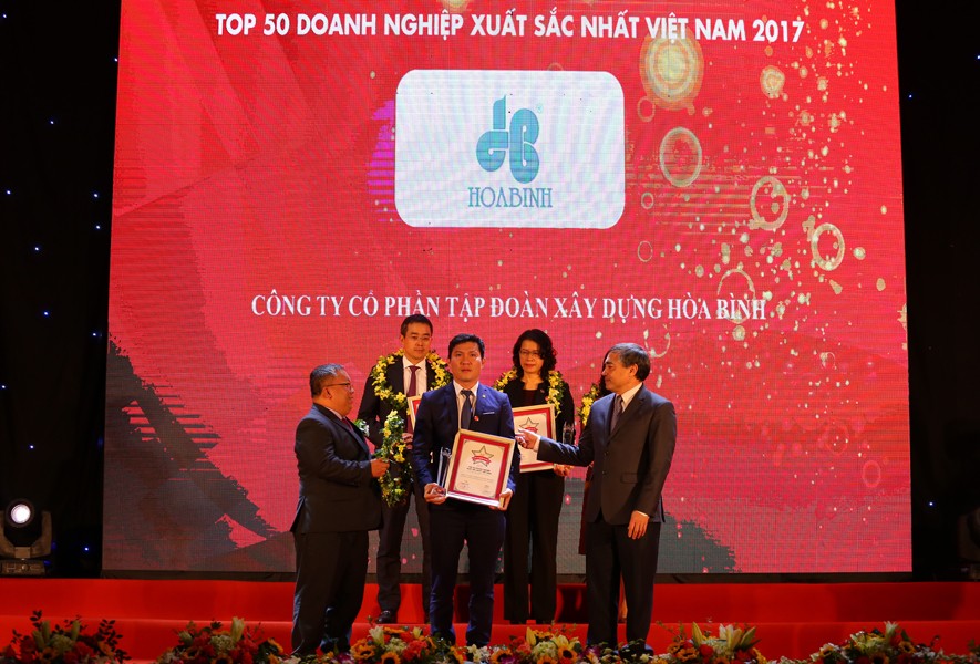 Hòa Bình đạt Top 50 doanh nghiệp xuất sắc nhất Việt Nam 2017