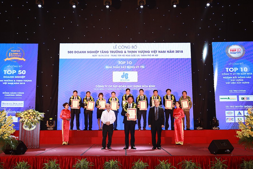 Hòa Bình nhận giải Top 10 Nhà thầu xây dựng uy tín Việt Nam và FAST 500 năm 2018