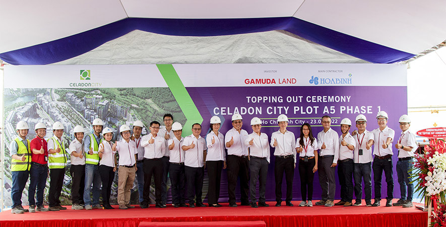 Tập đoàn Xây dựng Hòa Bình cất nóc công trình Diamond Alnata Celadon City đúng tiến độ